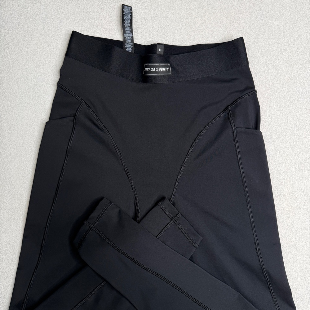 Savage X Fenty Lineup High-Waist Pocket Legging•Black - Picture 6 of 14